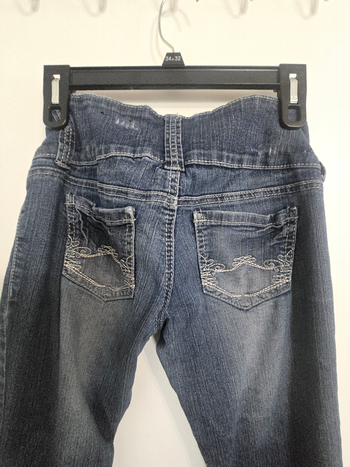 Almost Famous Size 5