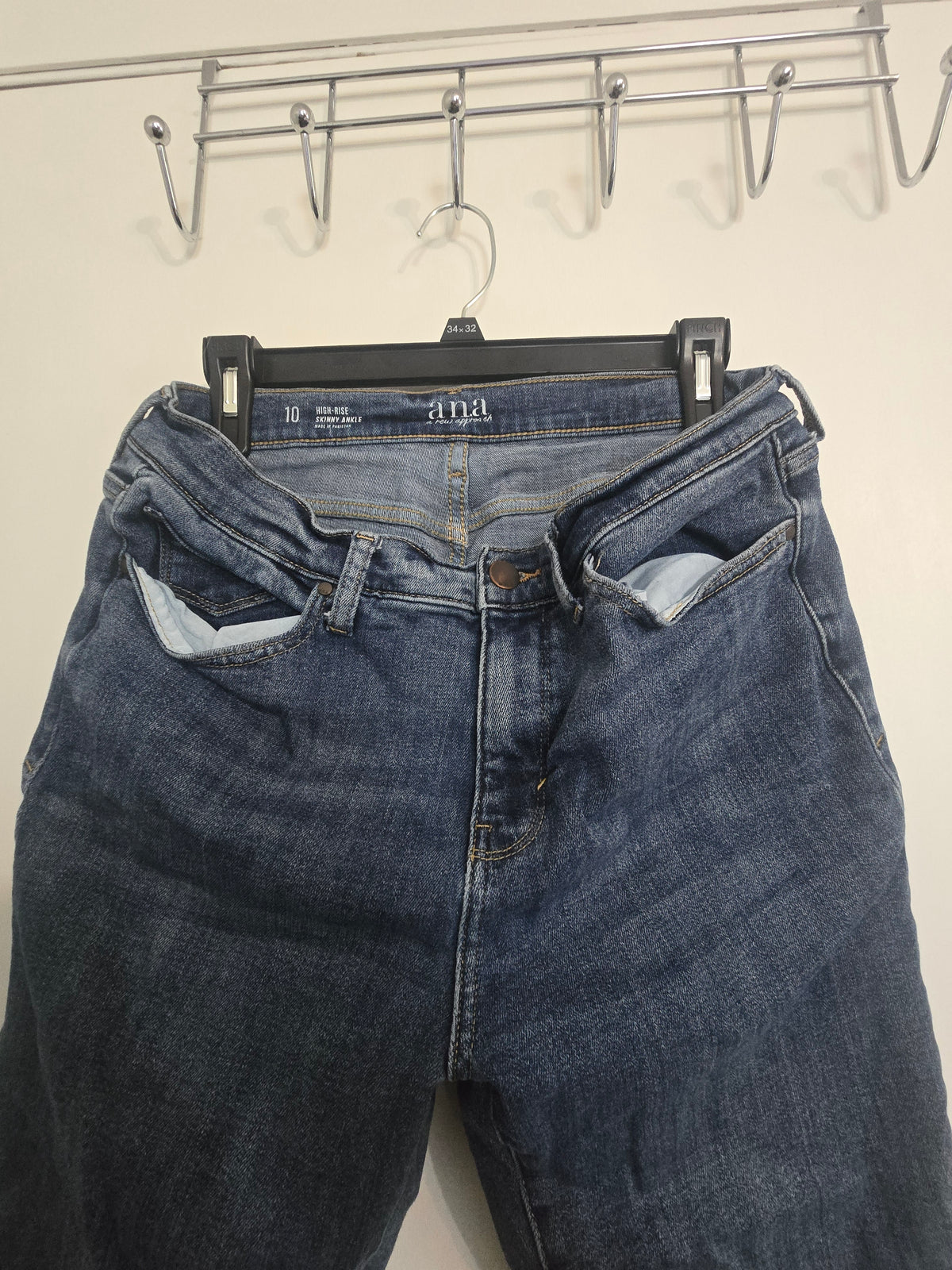a.n.a. A New Approach Women’s High-Rise Skinny Ankle Jeans Size 10