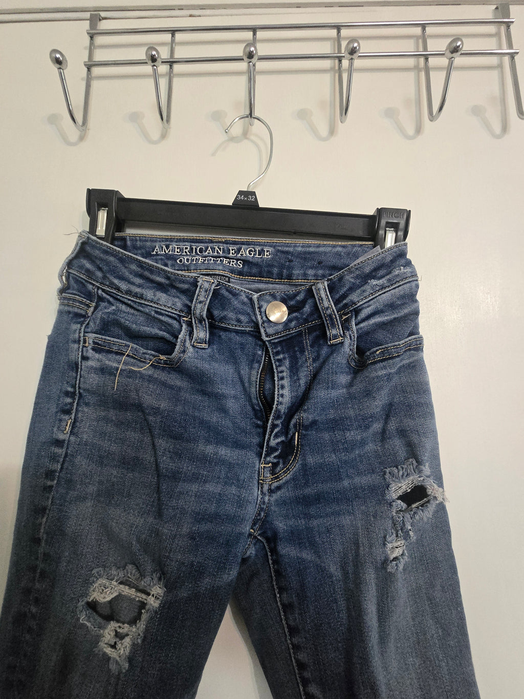 American Eagle Outfitters Women’s Super Stretch Distressed Jeans Size 0 Regular