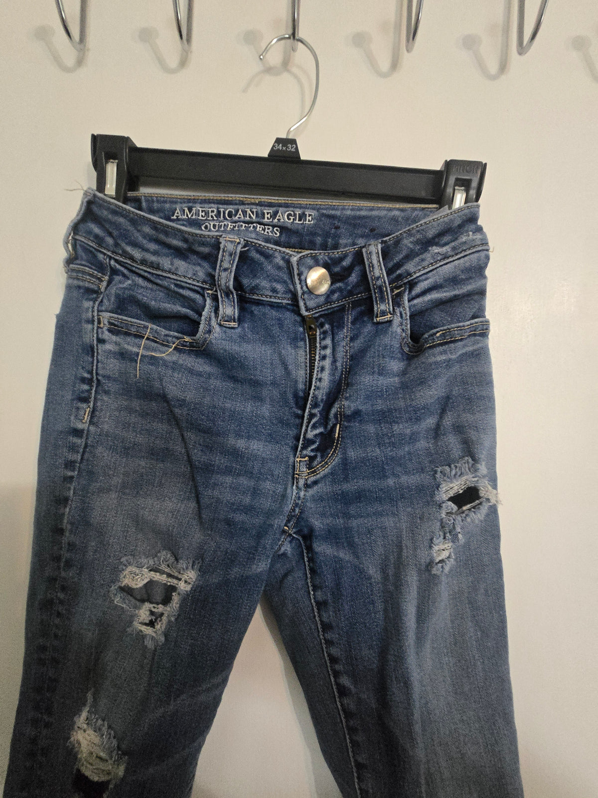 American Eagle Outfitters Women’s Super Stretch Distressed Jeans Size 0 Regular
