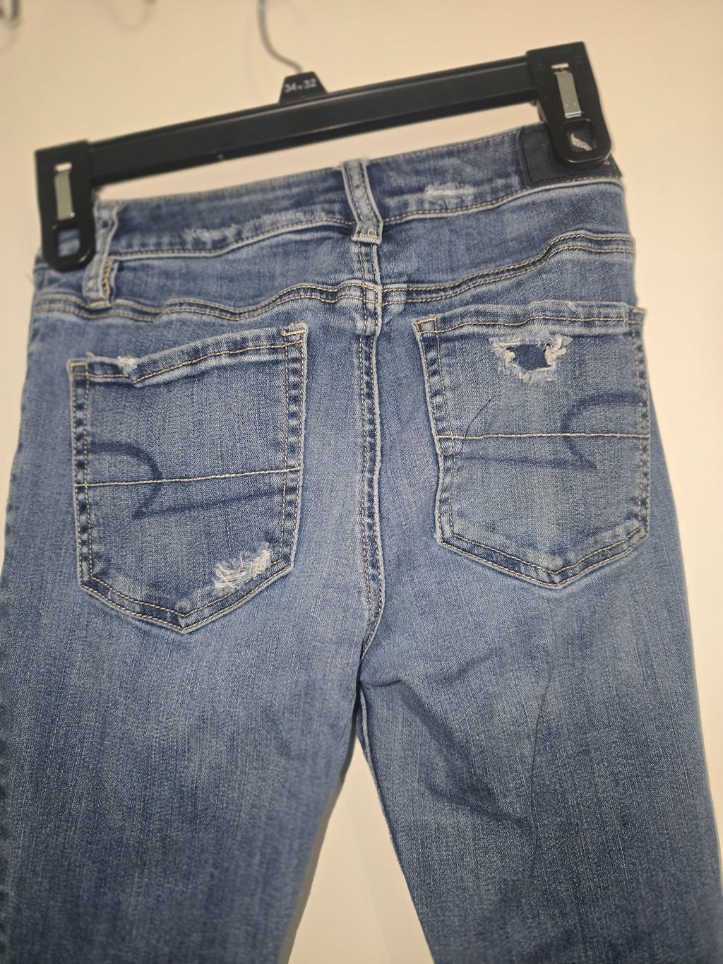 American Eagle Outfitters Women’s Super Stretch Distressed Jeans Size 0 Regular