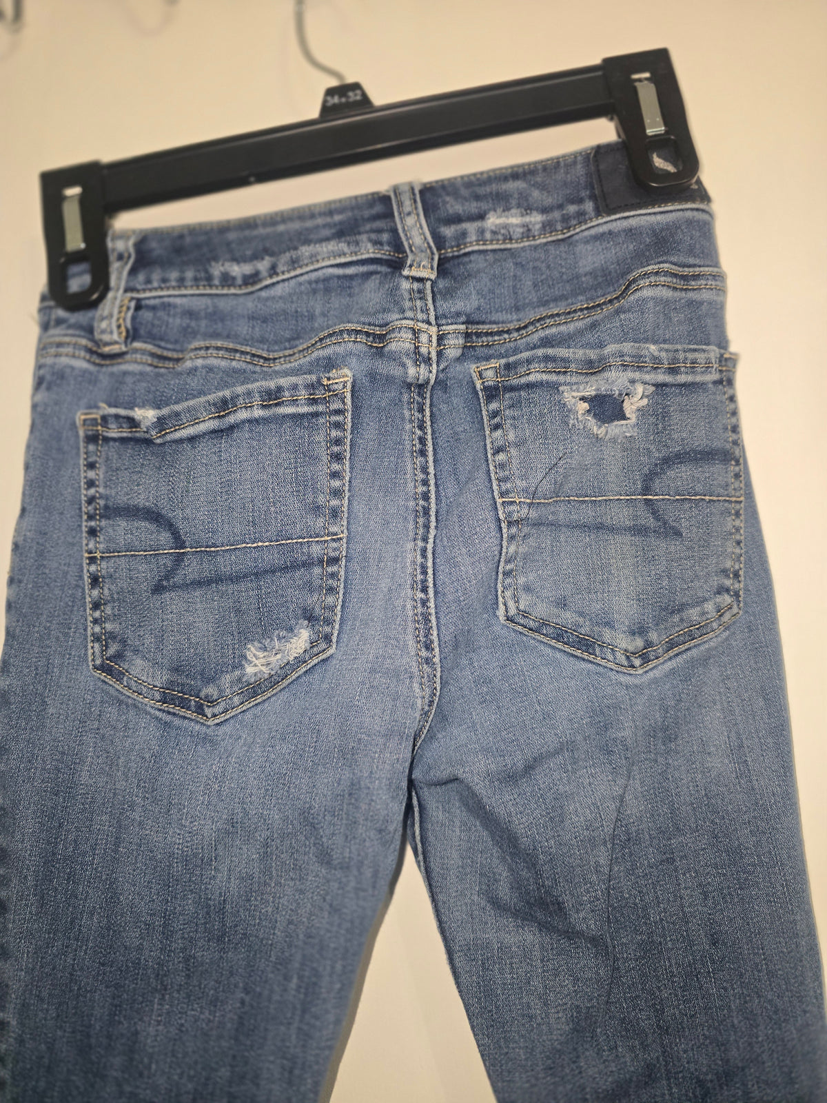 American Eagle Outfitters Women’s Super Stretch Distressed Jeans Size 0 Regular