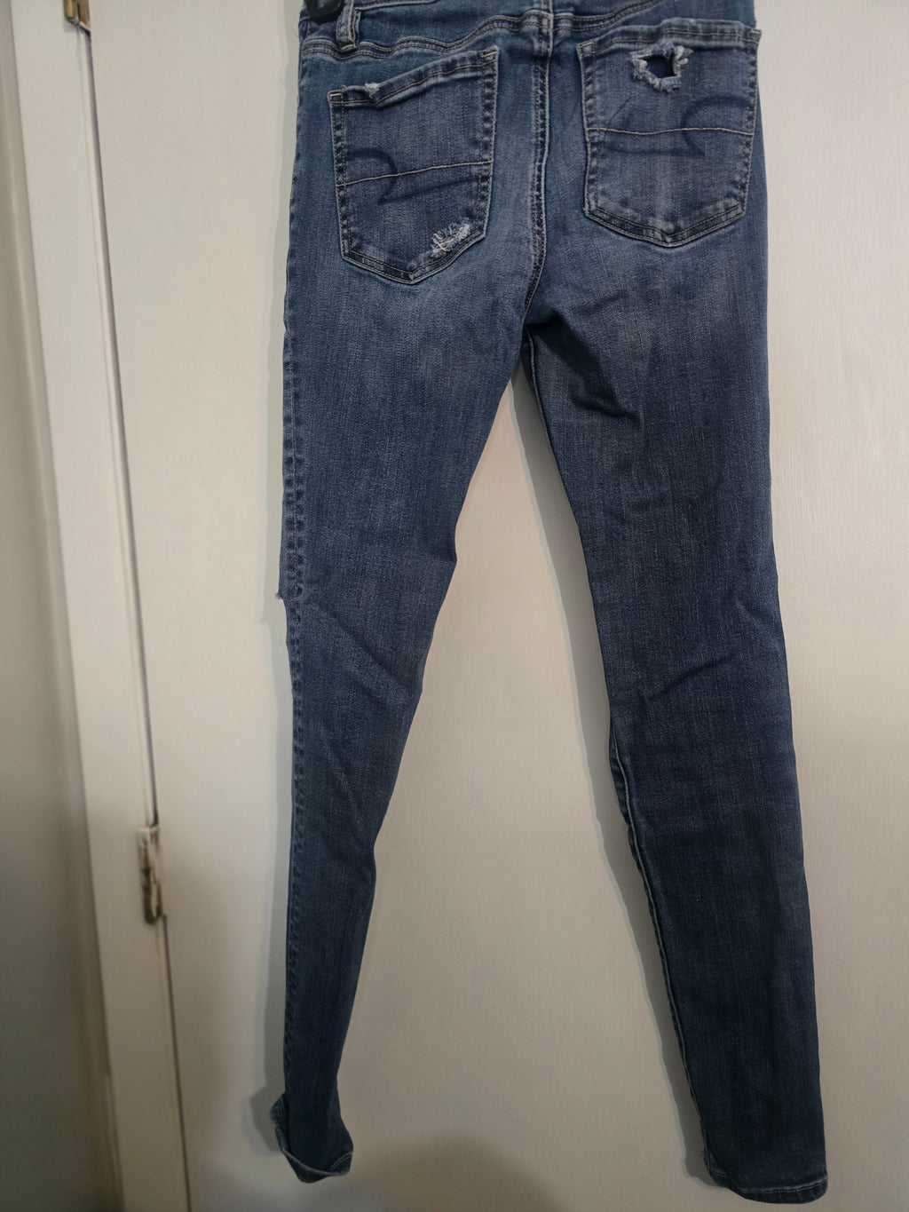 American Eagle Outfitters Women’s Super Stretch Distressed Jeans Size 0 Regular