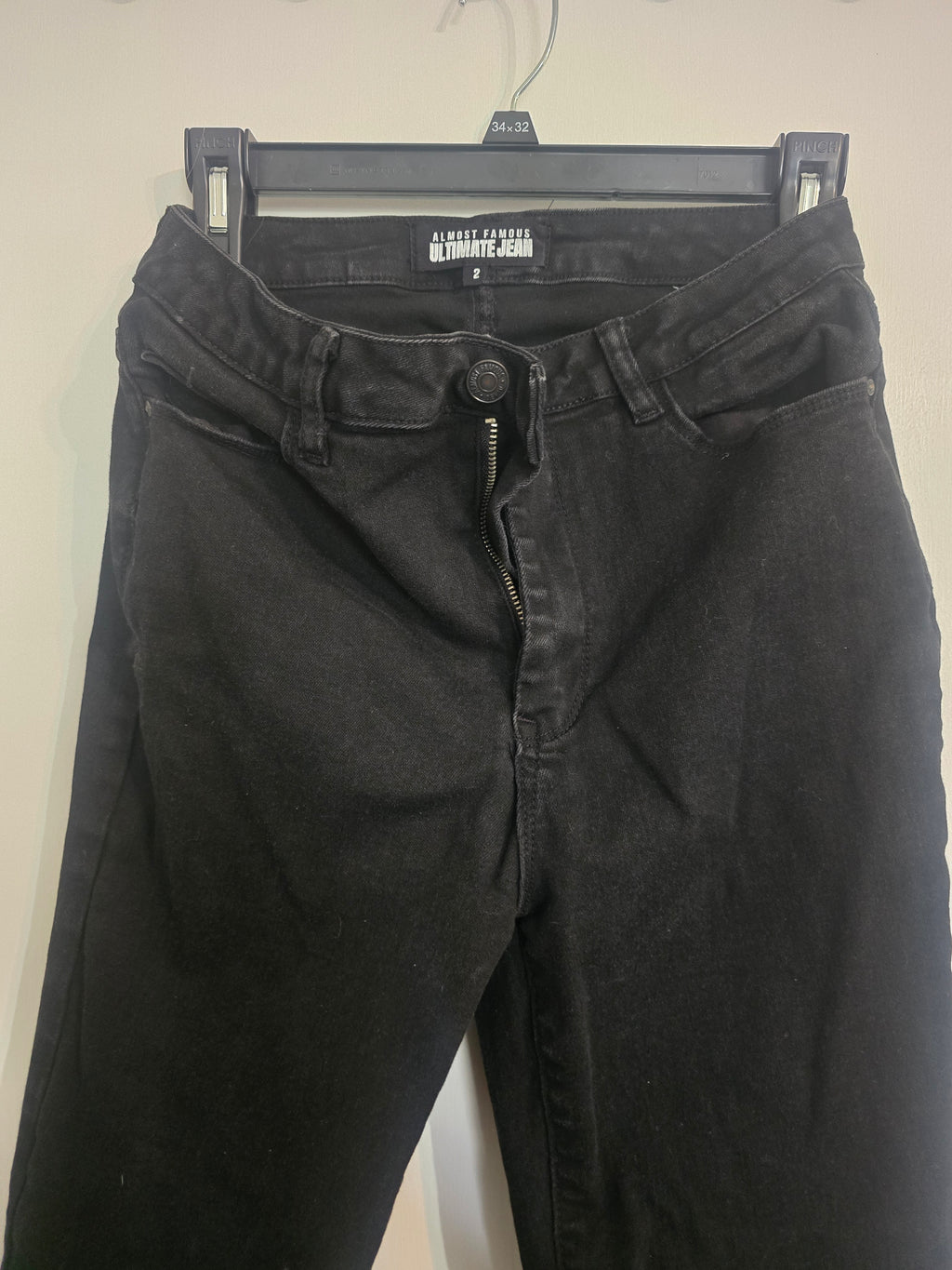 Almost Famous Ultimate Jean Women’s Black Jeans Size 2