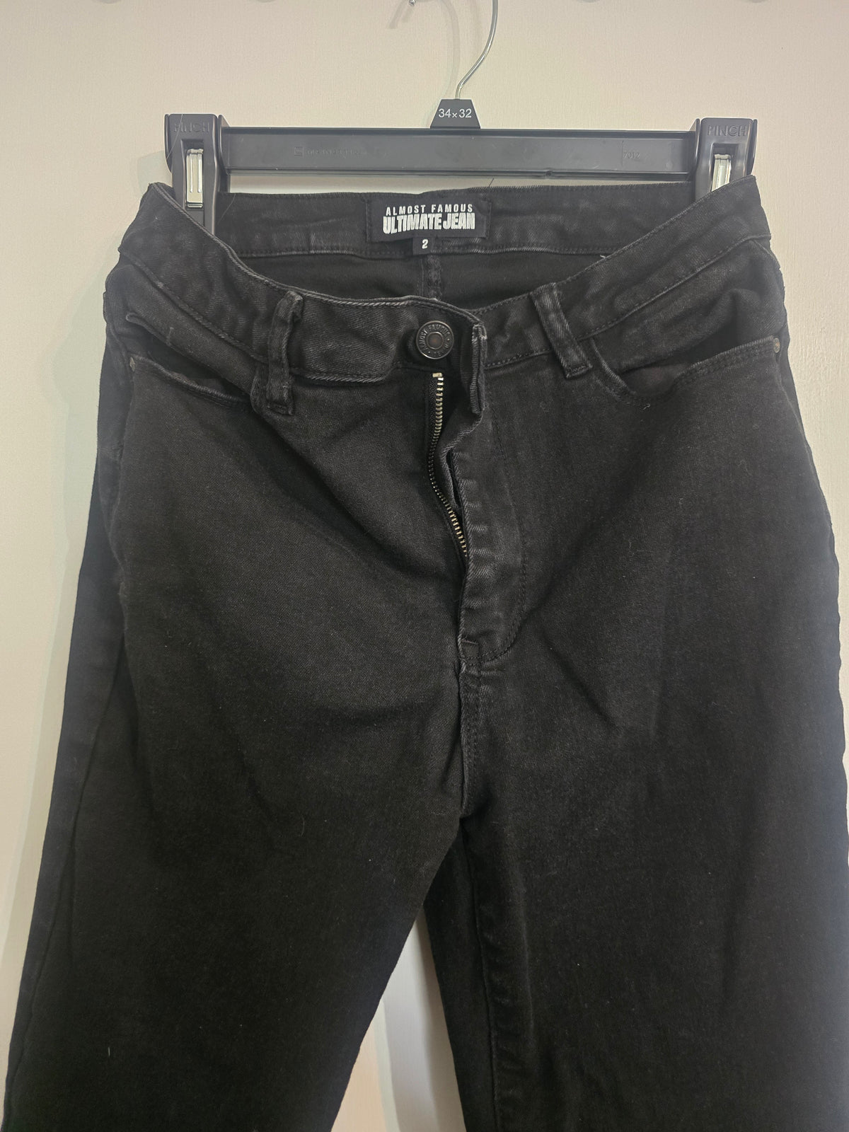 Almost Famous Ultimate Jean Women’s Black Jeans Size 2